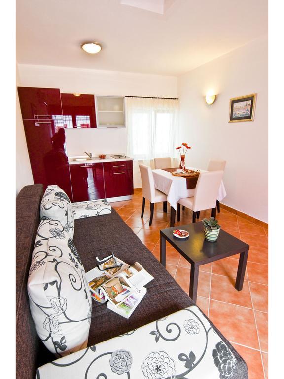 Apartments Cambi Kaštela Pokoj fotografie