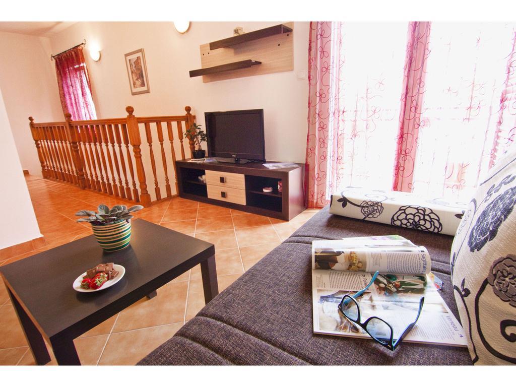 Apartments Cambi Kaštela Pokoj fotografie
