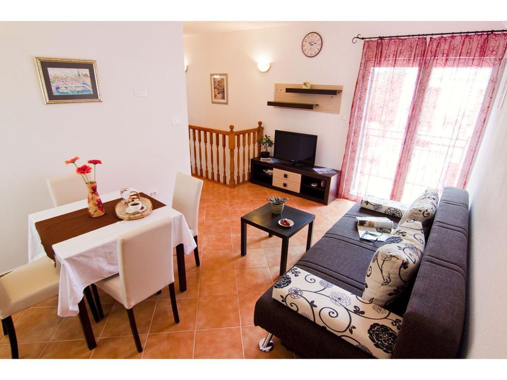 Apartments Cambi Kaštela Pokoj fotografie