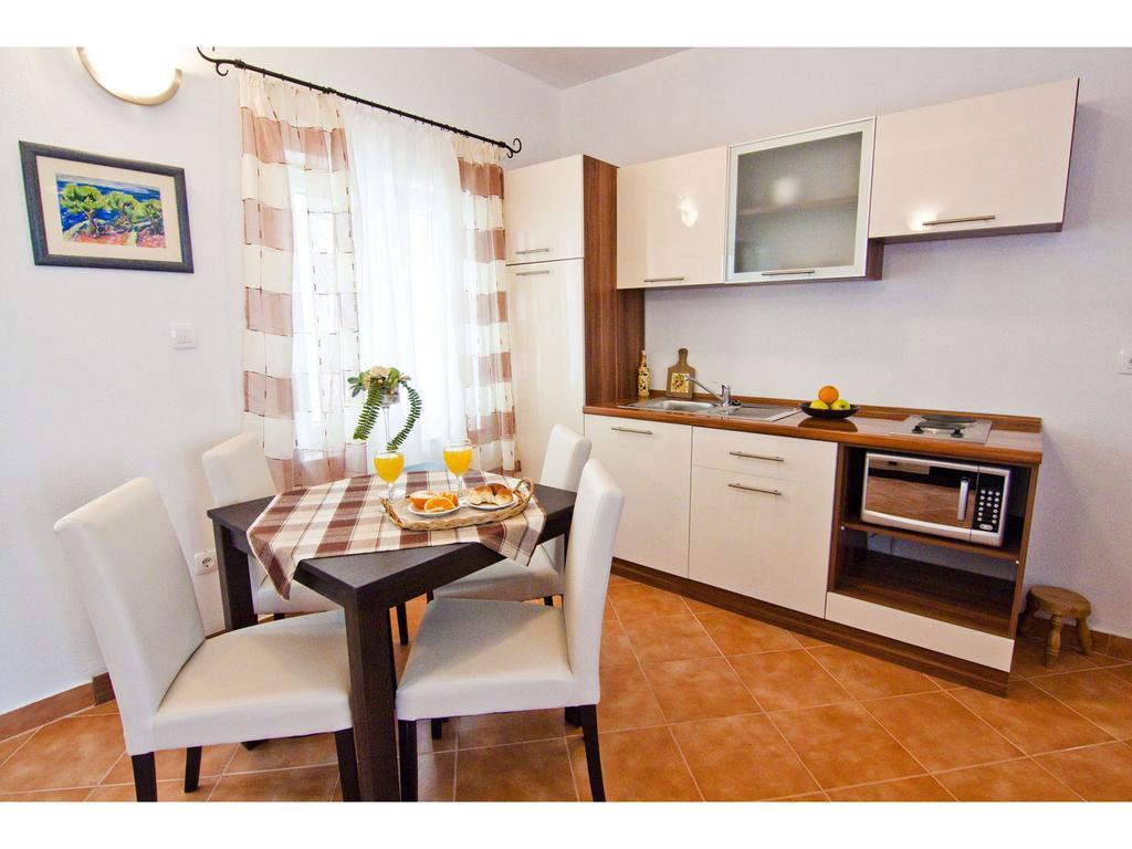 Apartments Cambi Kaštela Pokoj fotografie
