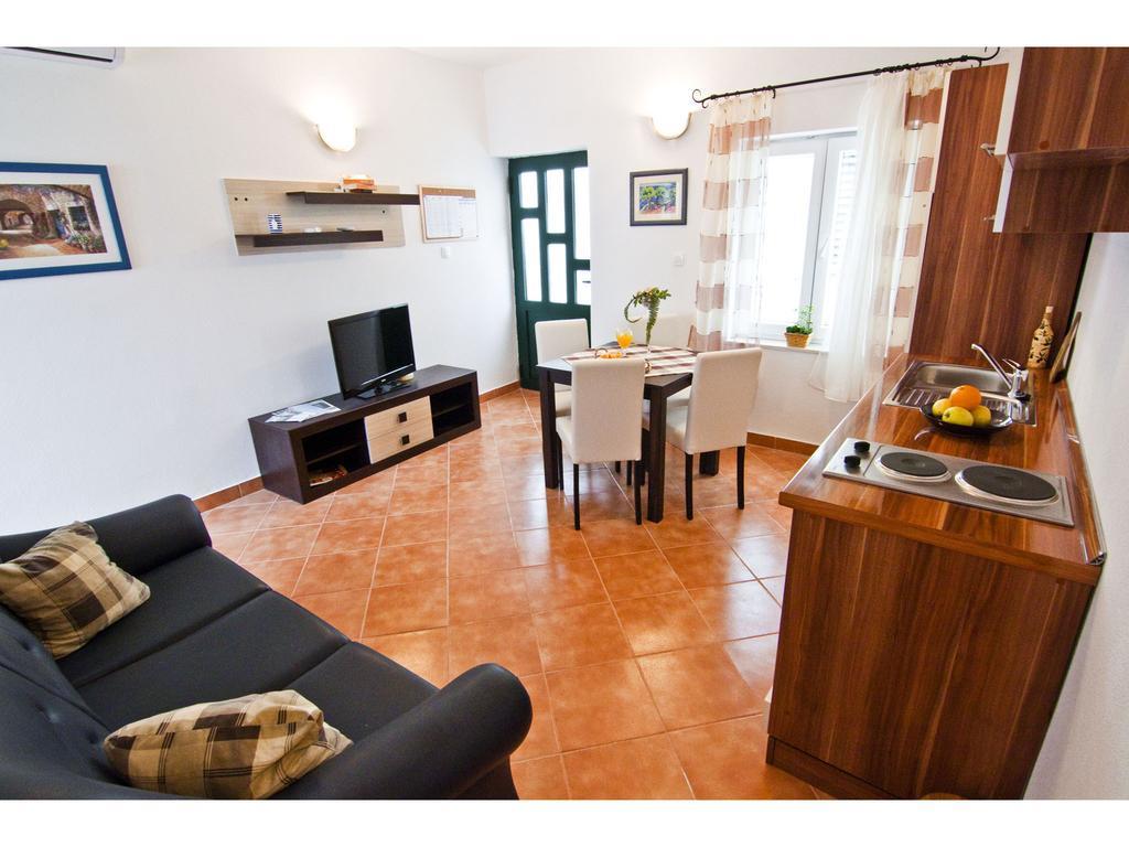 Apartments Cambi Kaštela Pokoj fotografie