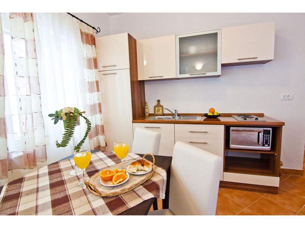 Apartments Cambi Kaštela Pokoj fotografie