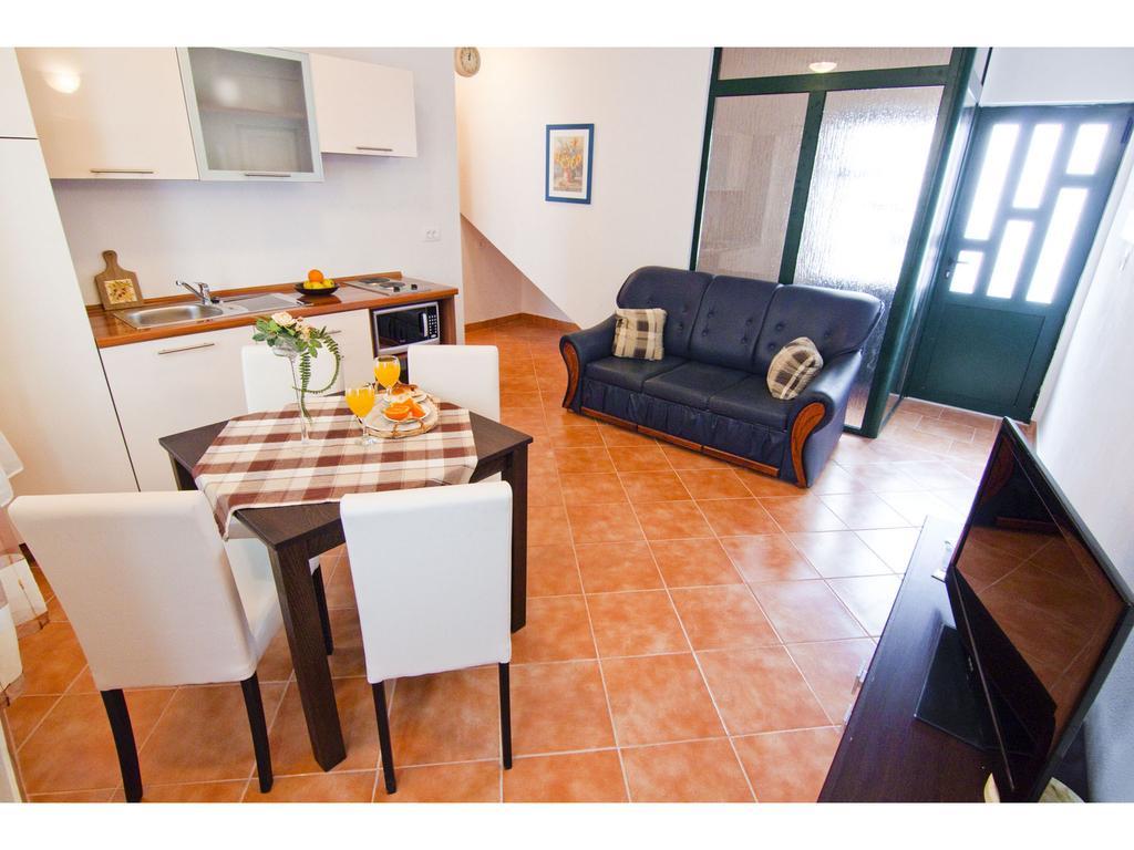 Apartments Cambi Kaštela Pokoj fotografie