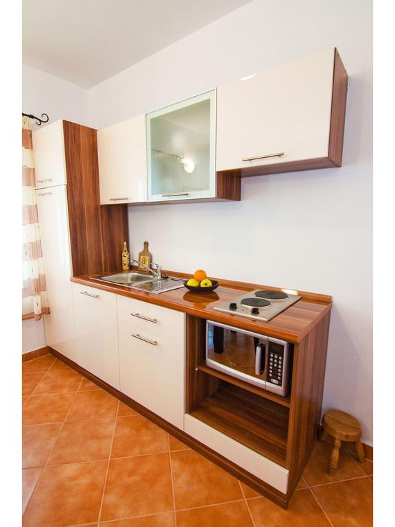 Apartments Cambi Kaštela Pokoj fotografie
